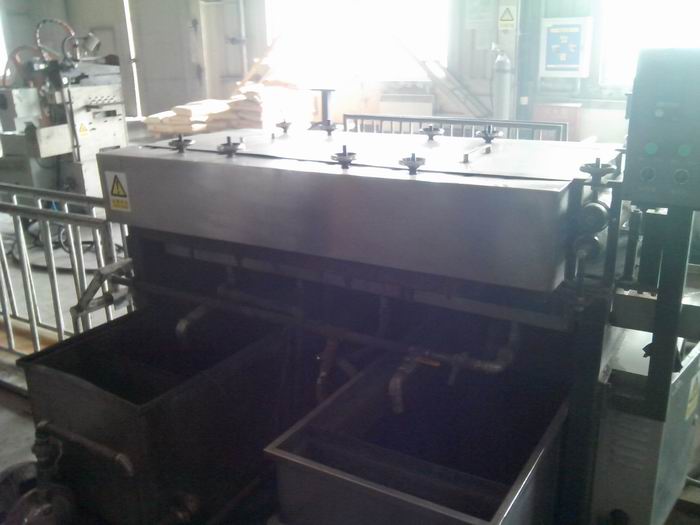 TEA-SX鋼帶卷材刷洗機1